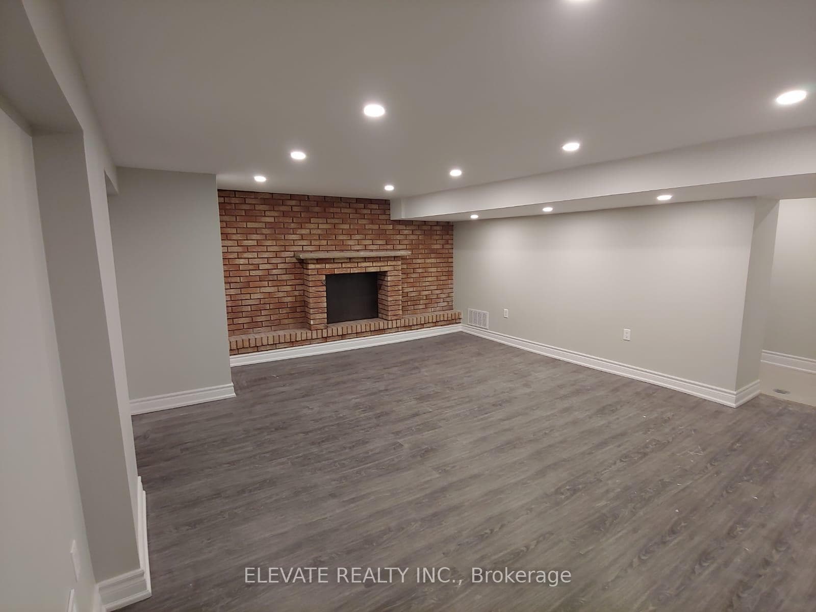 27 Denison Avenue Unit main photo 6