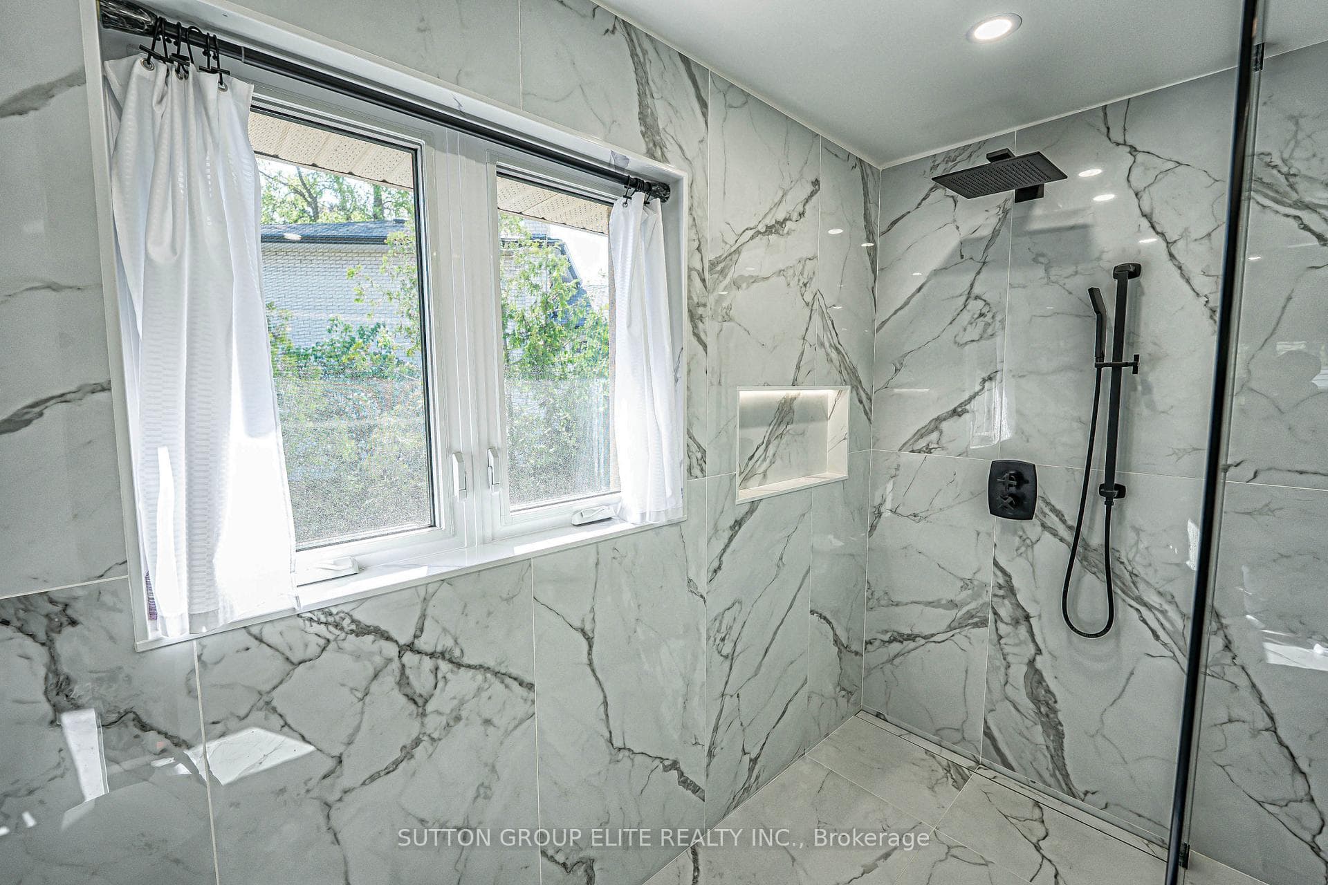 445 Abruz Boulevard photo 20