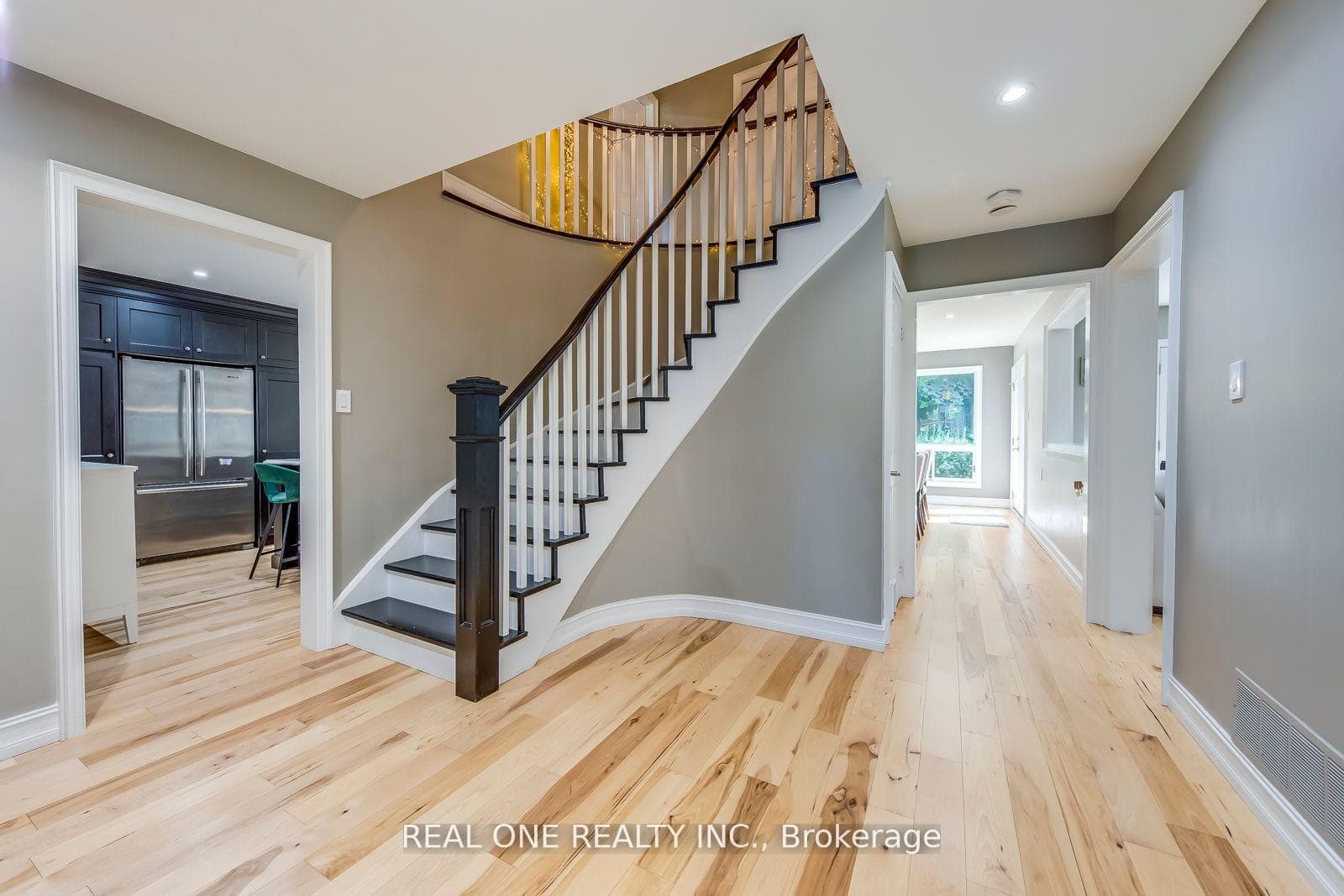 1054 Montrose Abbey Drive photo 3