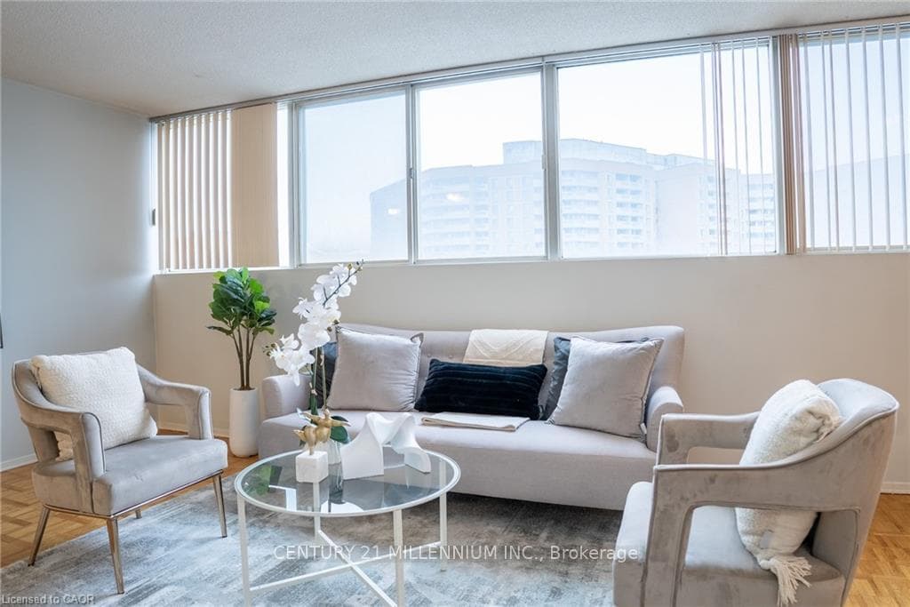 3700 Kaneff Crescent Unit 1103 photo 4