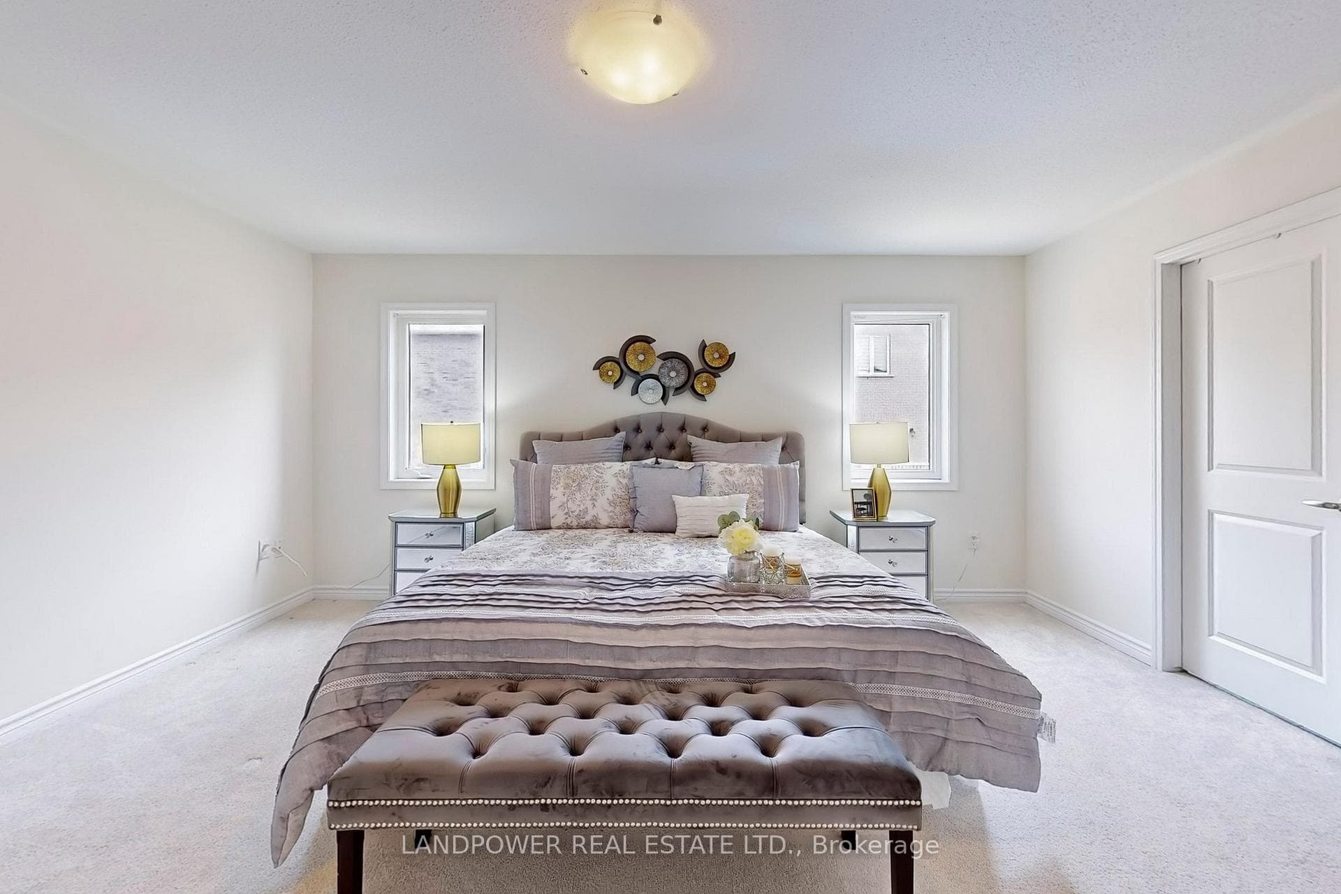 100 Hutt Crescent photo 18
