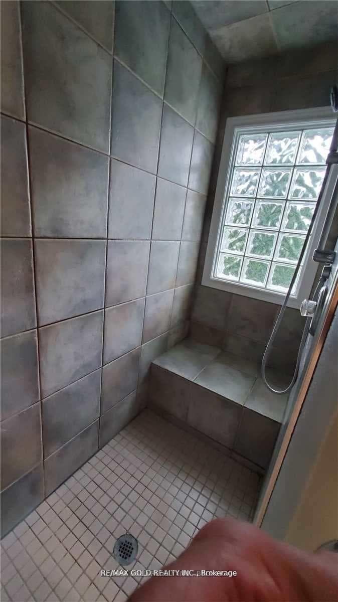 79 Surrey Drive photo 28