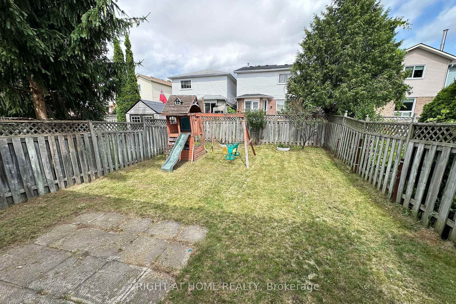 865 Attersley Drive photo 26