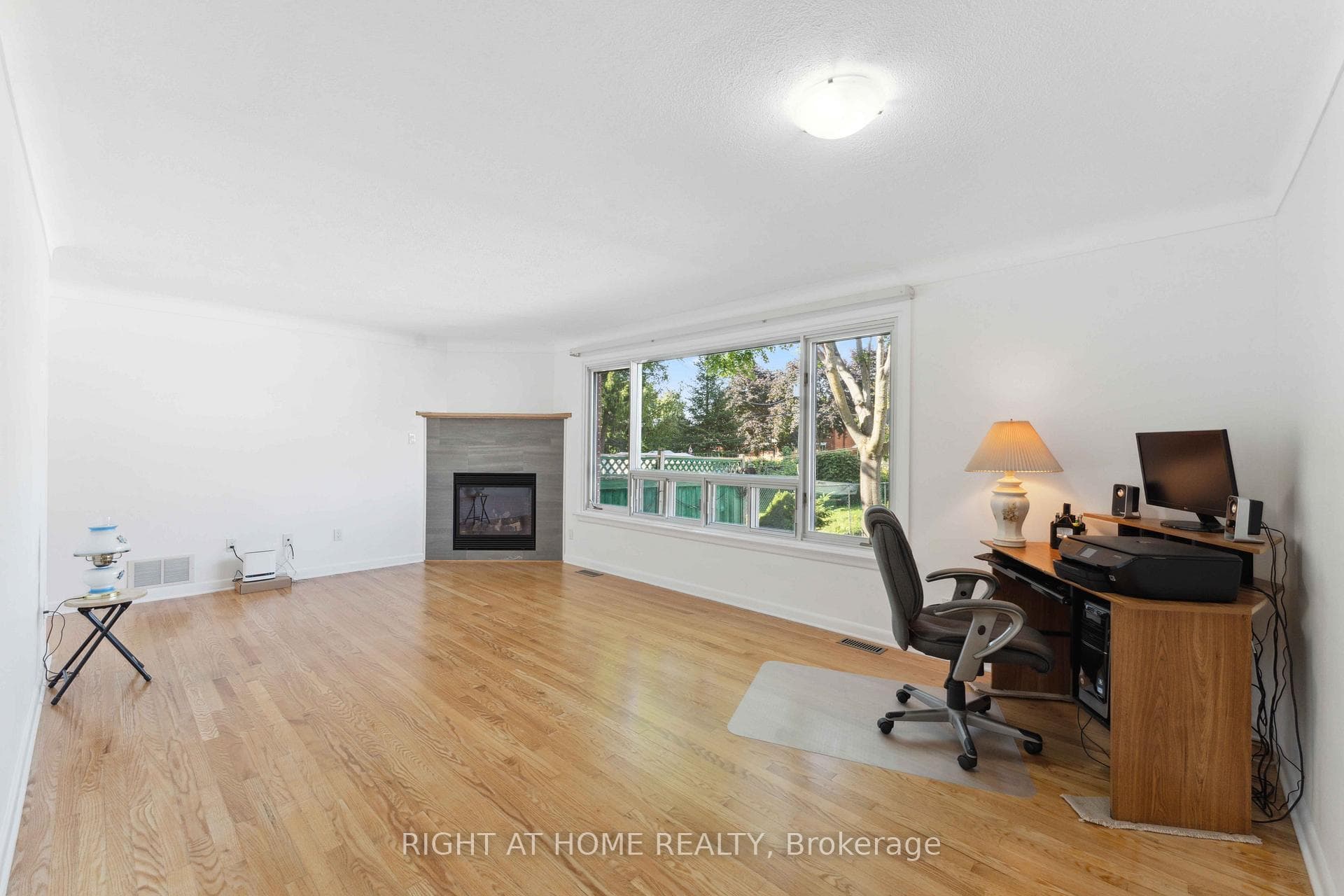 950 Woodroffe Avenue photo 5
