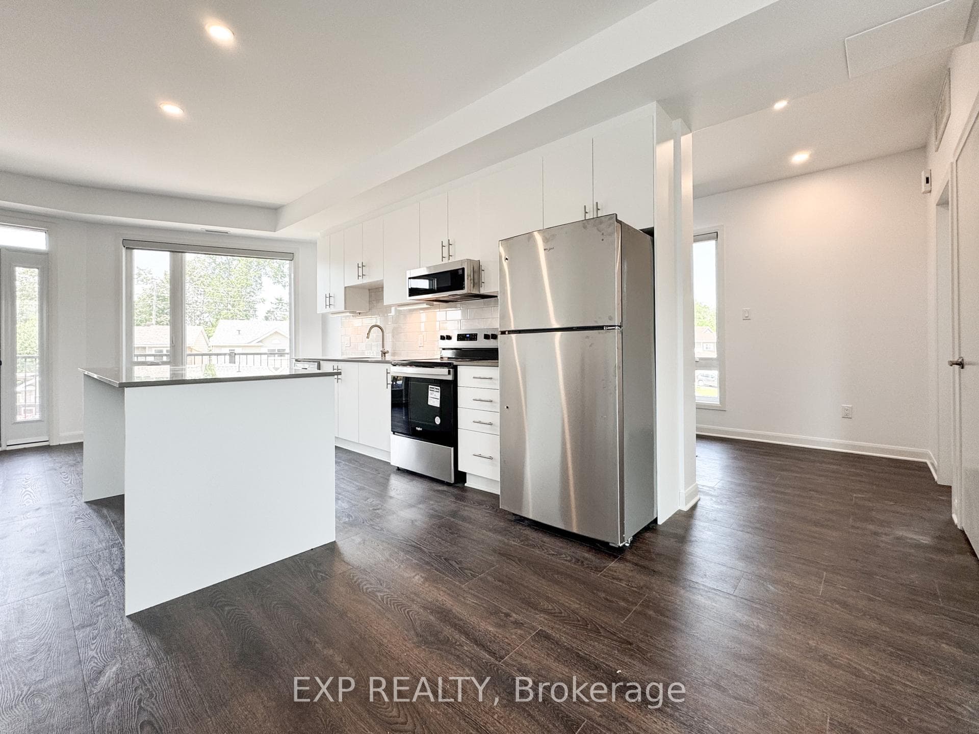25 Fair Oaks Crescent Unit E photo 8