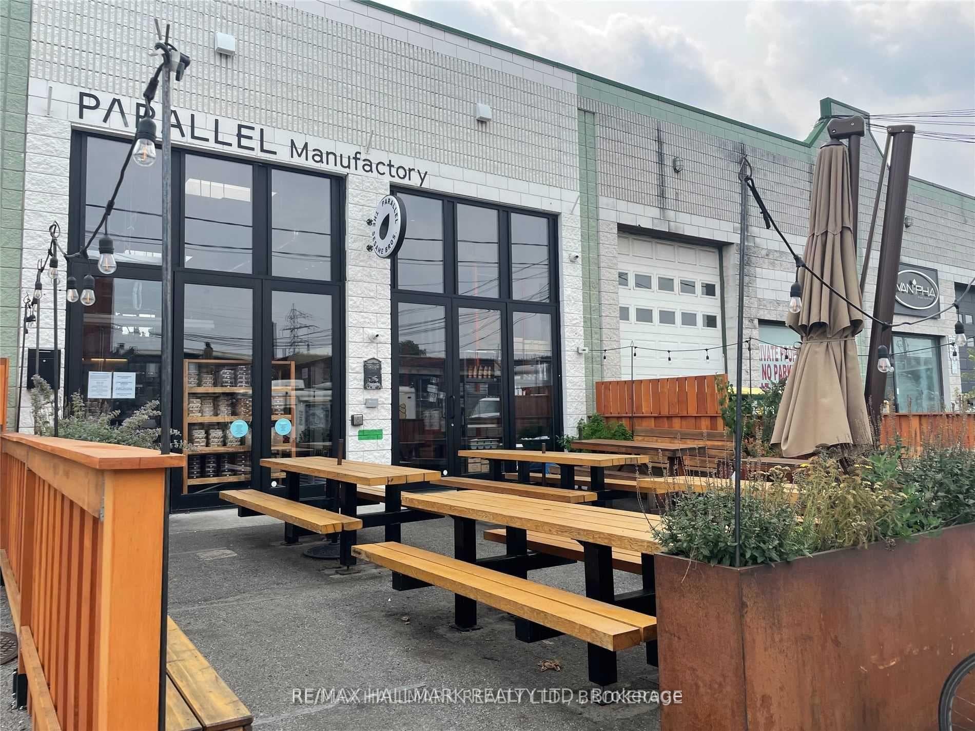 A short stroll to Geary Avenue restaurants