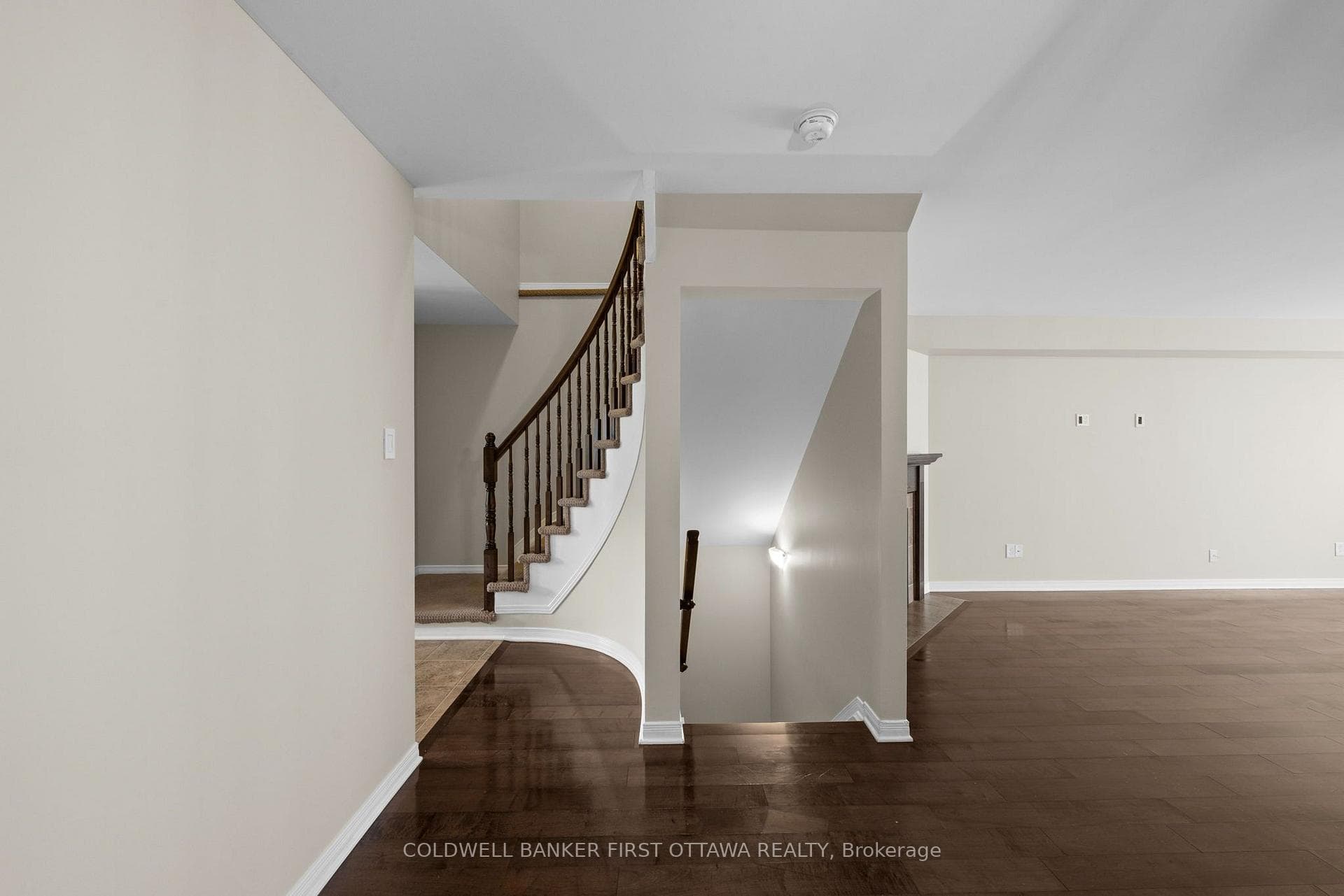 416 HARESFIELD Court photo 24
