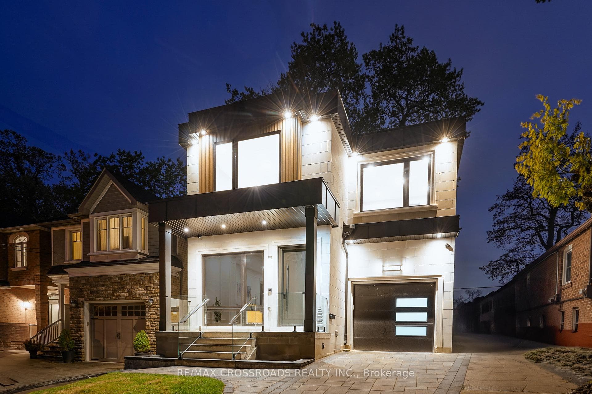 112 Blantyre Avenue photo 3