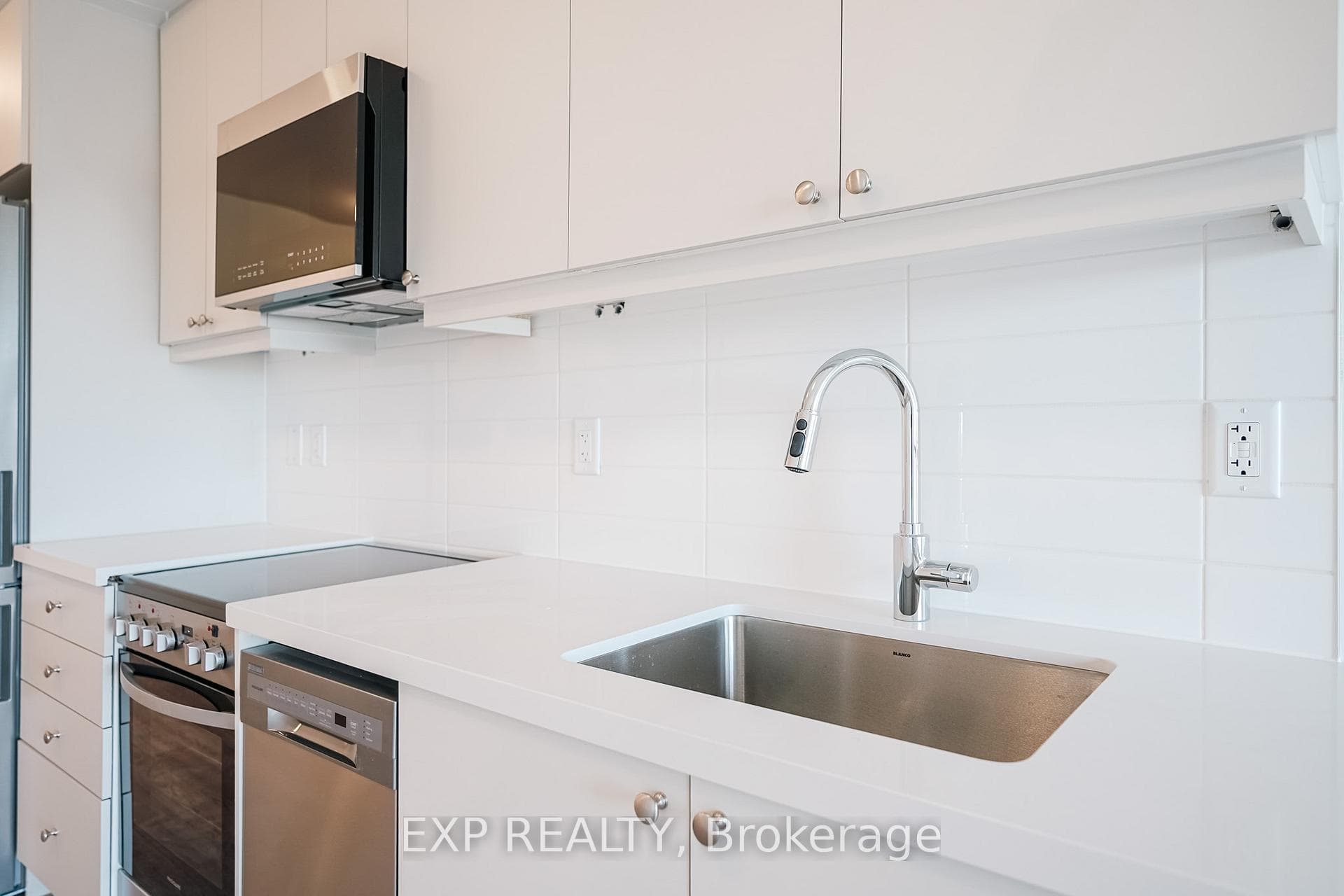 55 Clarington Boulevard Unit 806 photo 14