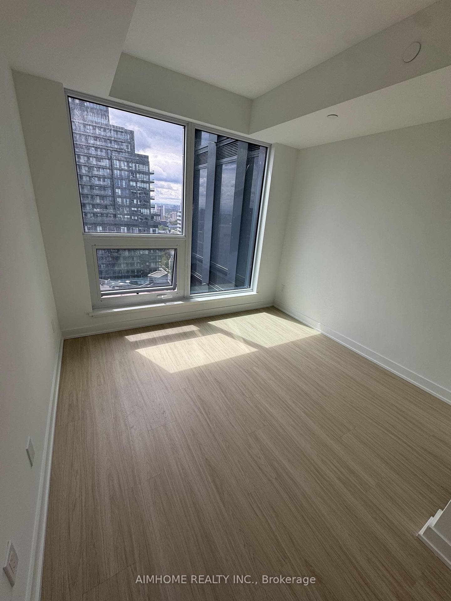 8 wellesley Street Unit 4002 photo 7