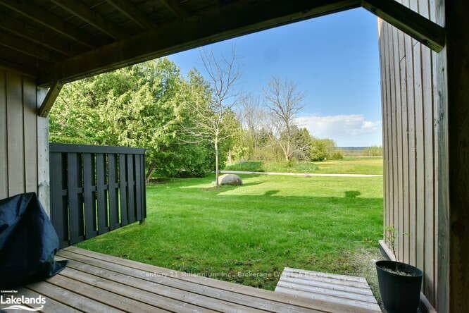 171 ESCARPMENT Crescent photo 3