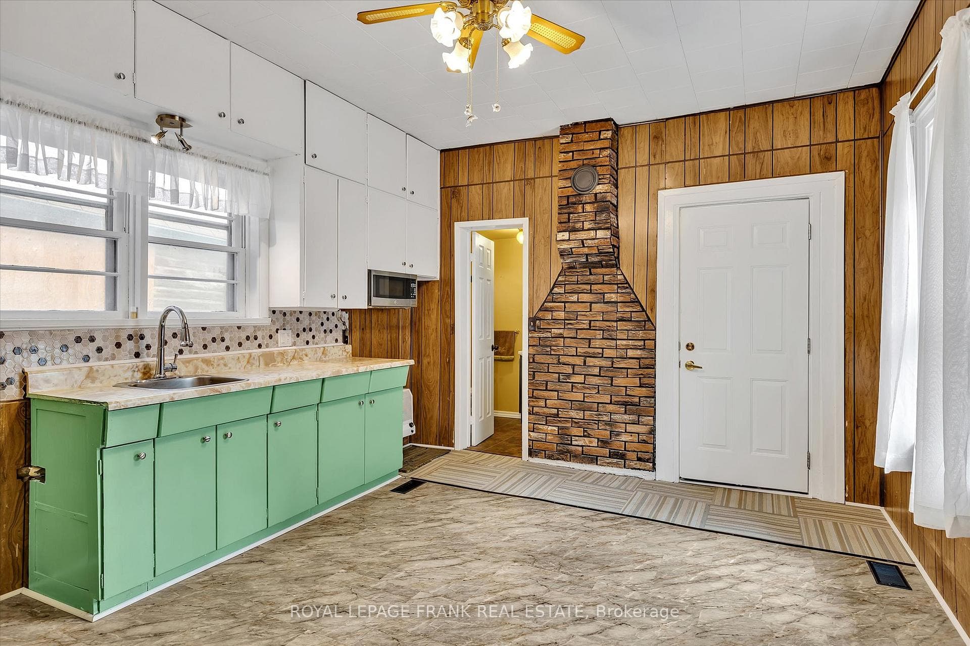 112 Stewart Street photo 9