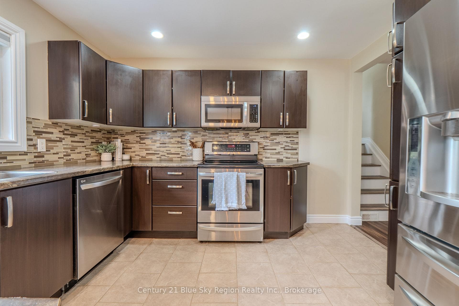 235 Orange Crescent photo 15