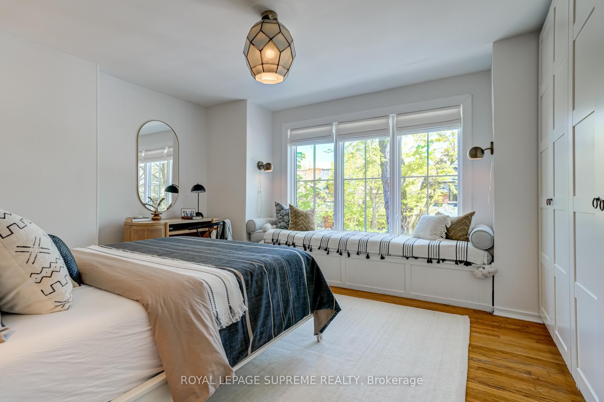 562 Gladstone Avenue photo 13