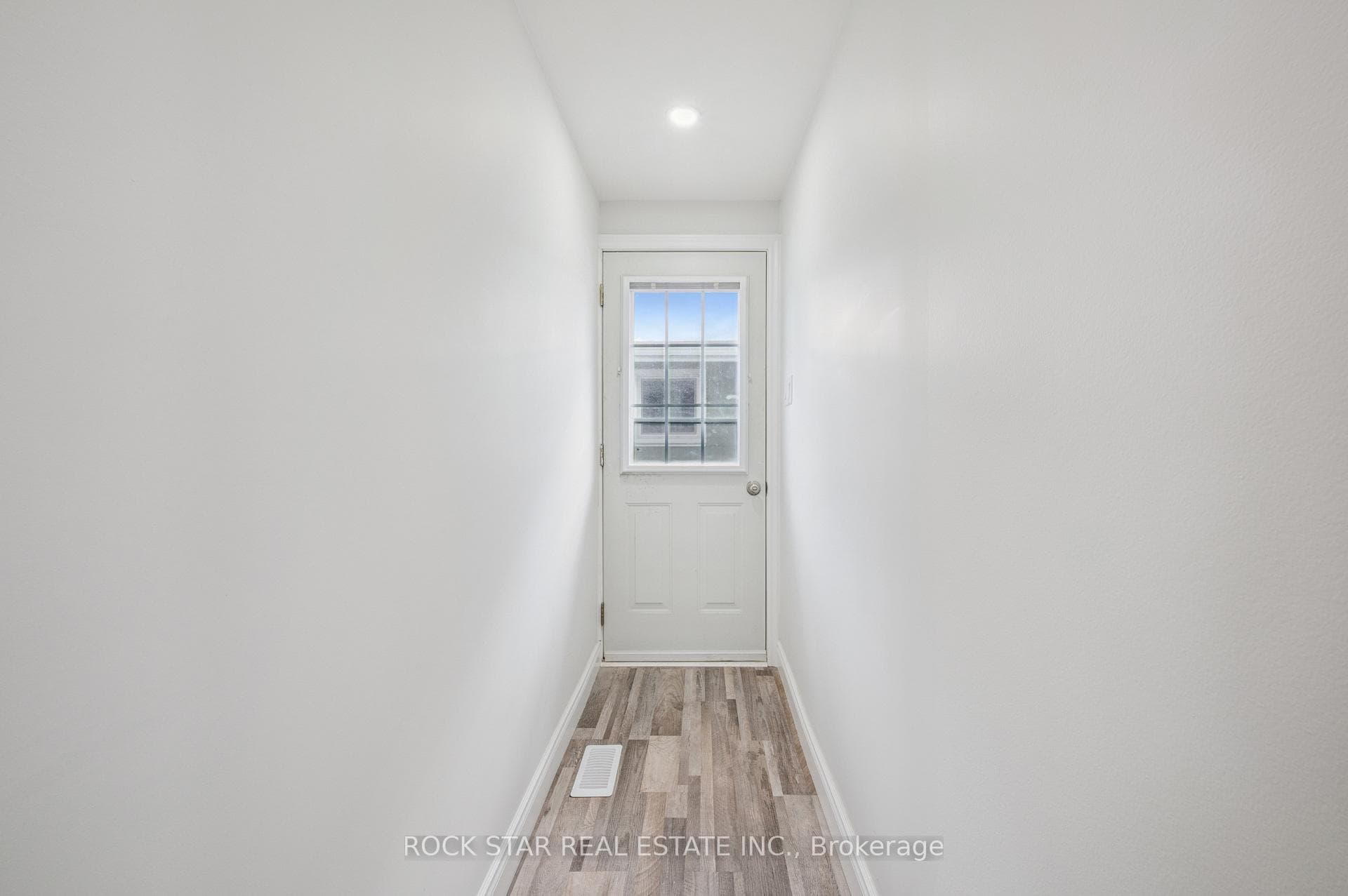 118 Selkirk Drive photo 20