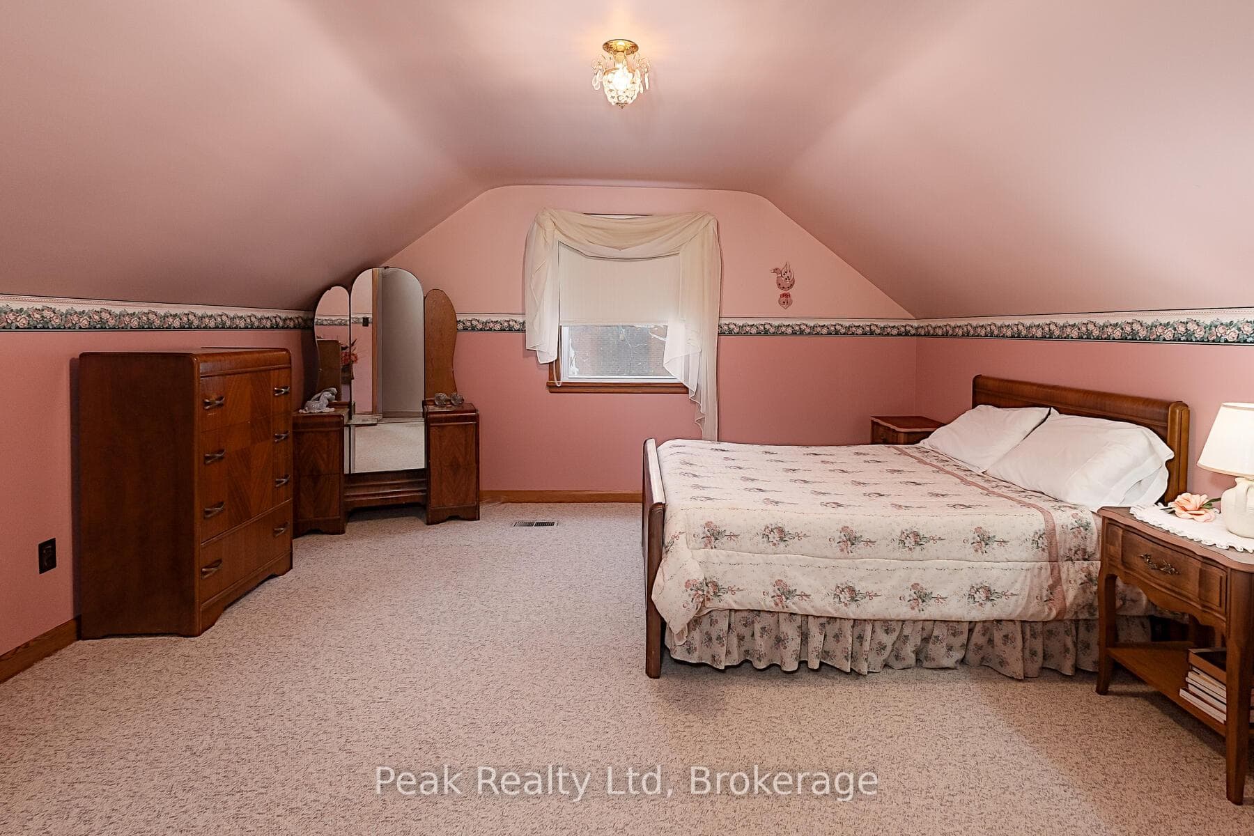 670 Elm Avenue photo 26