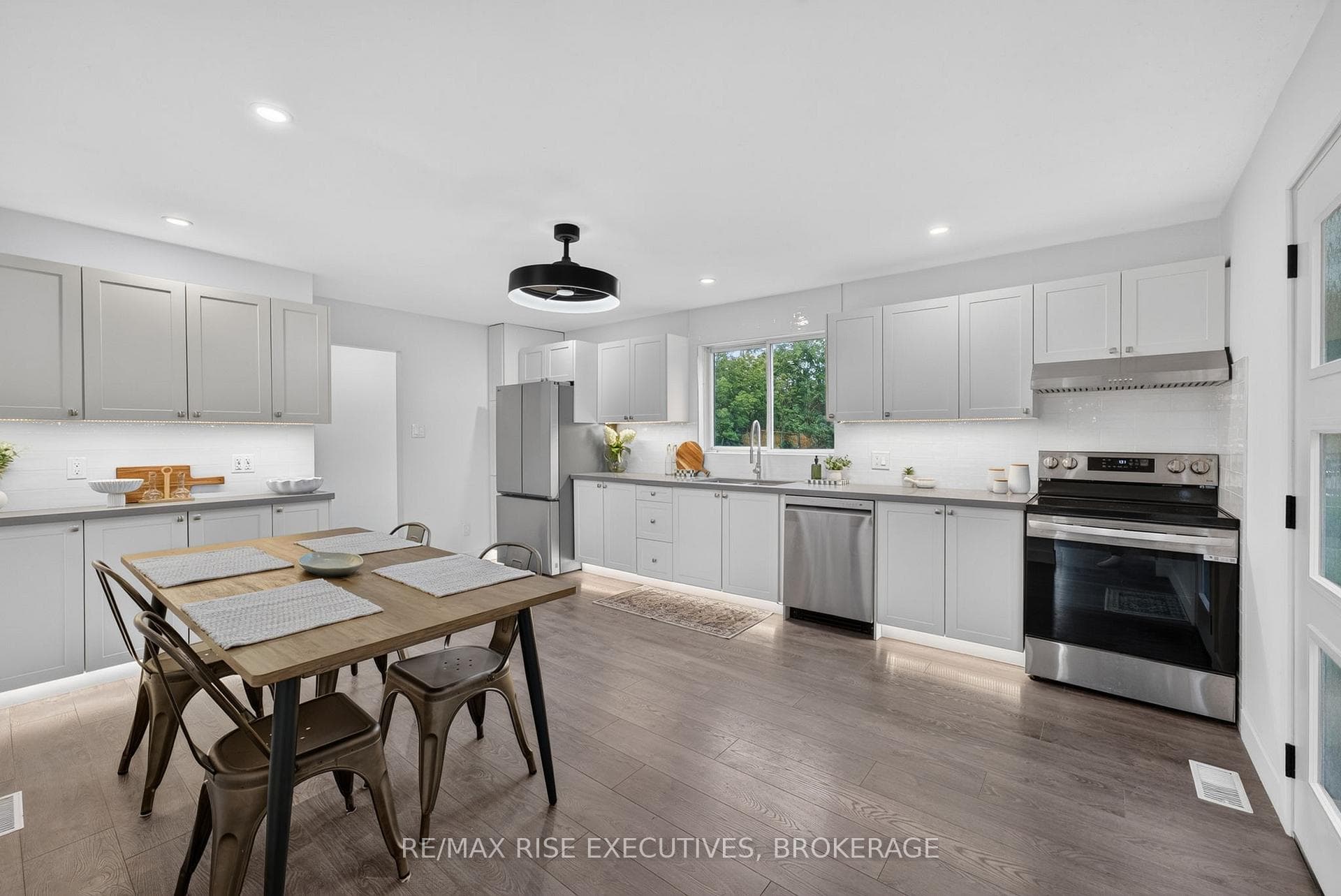 252 Hambly Road photo 8