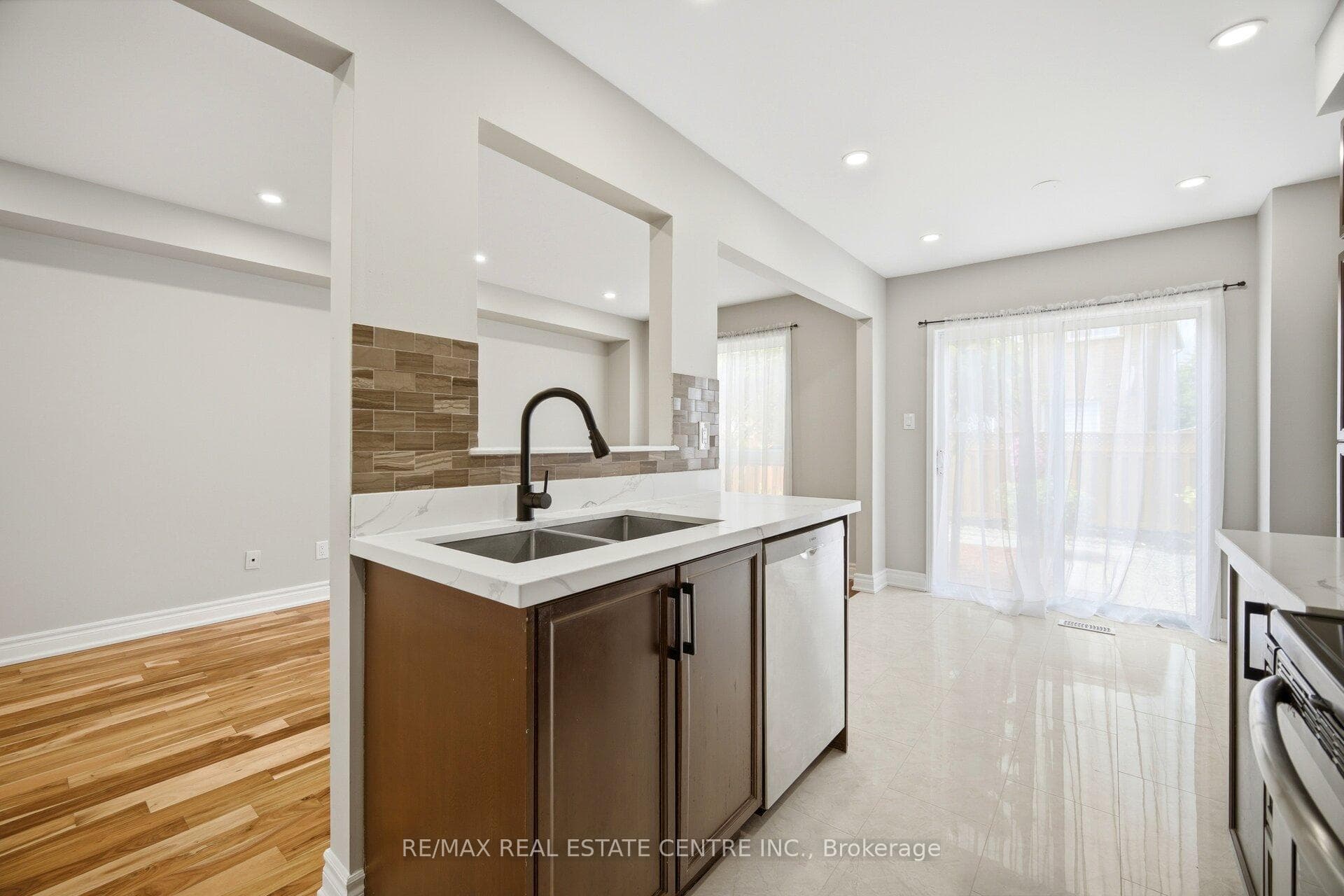 31 Spicebush Terrace photo 16