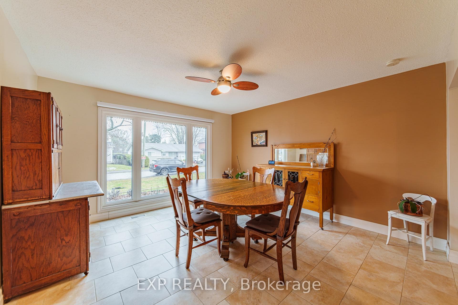 1592 Apeldoorn Avenue photo 9
