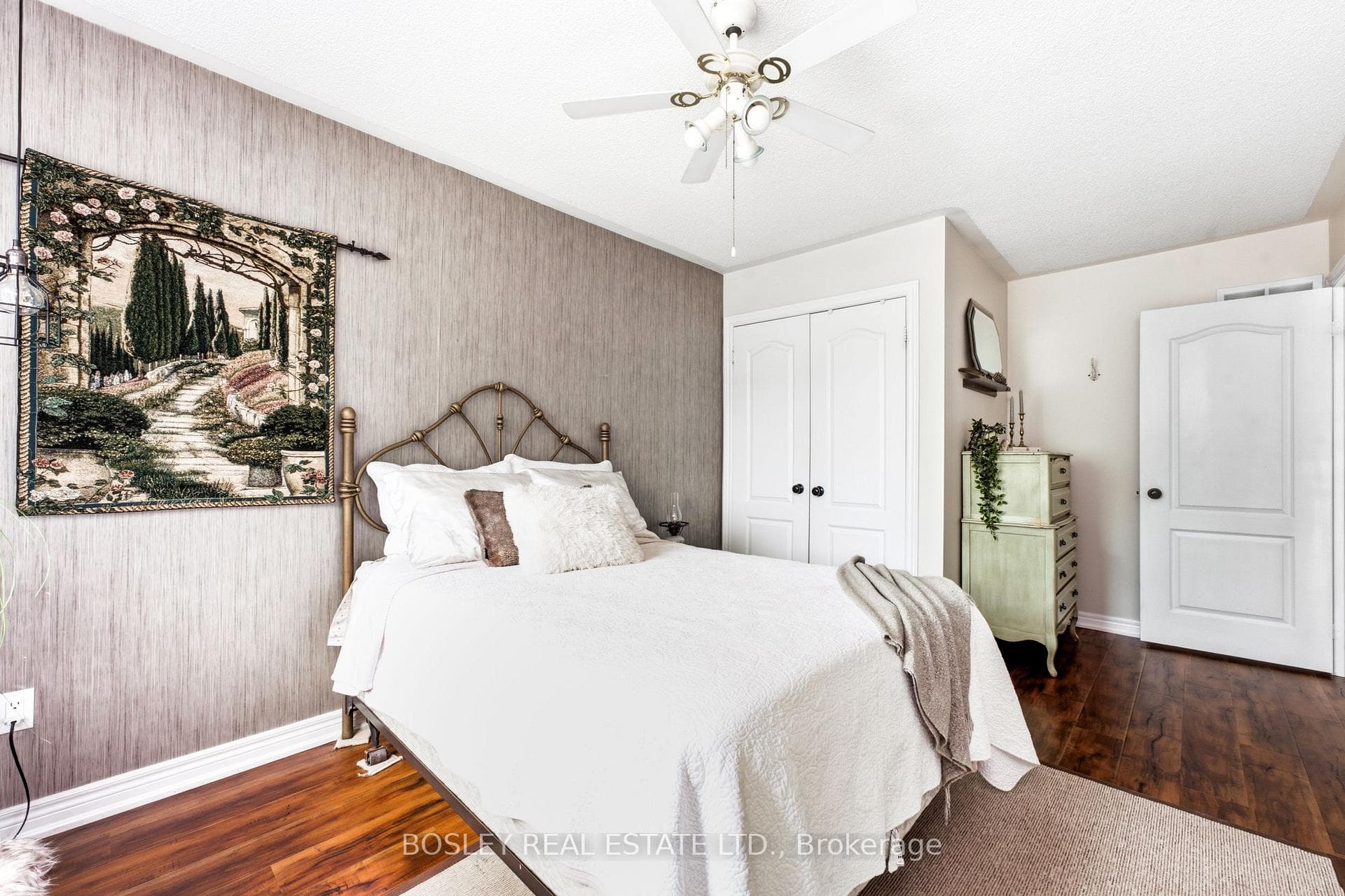 2160 Highcliffe Way photo 30