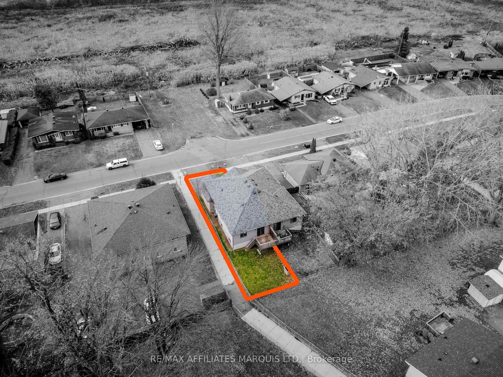 660 Hamilton Crescent photo 43