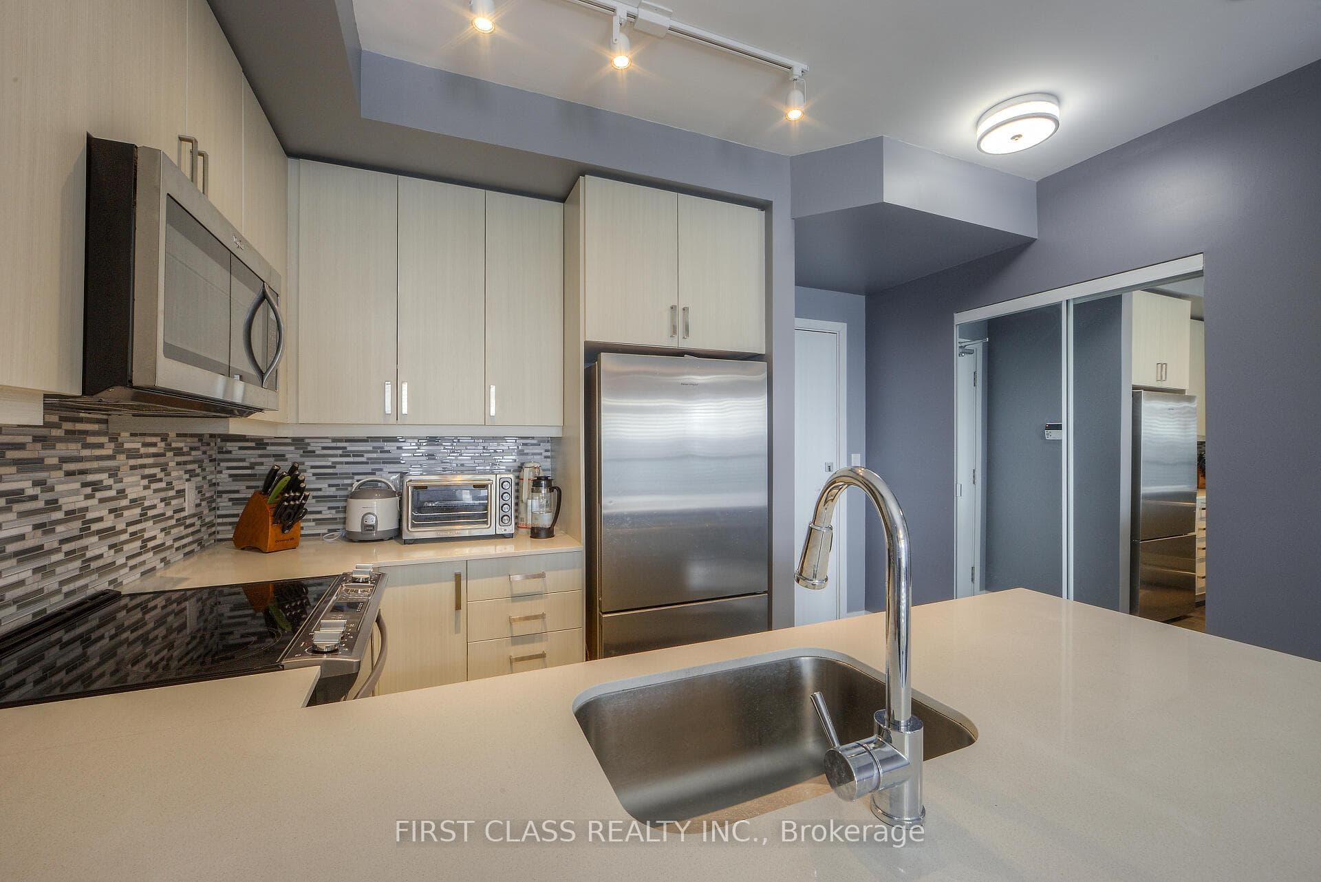 4633 Glen Erin Drive Unit 207 photo 8