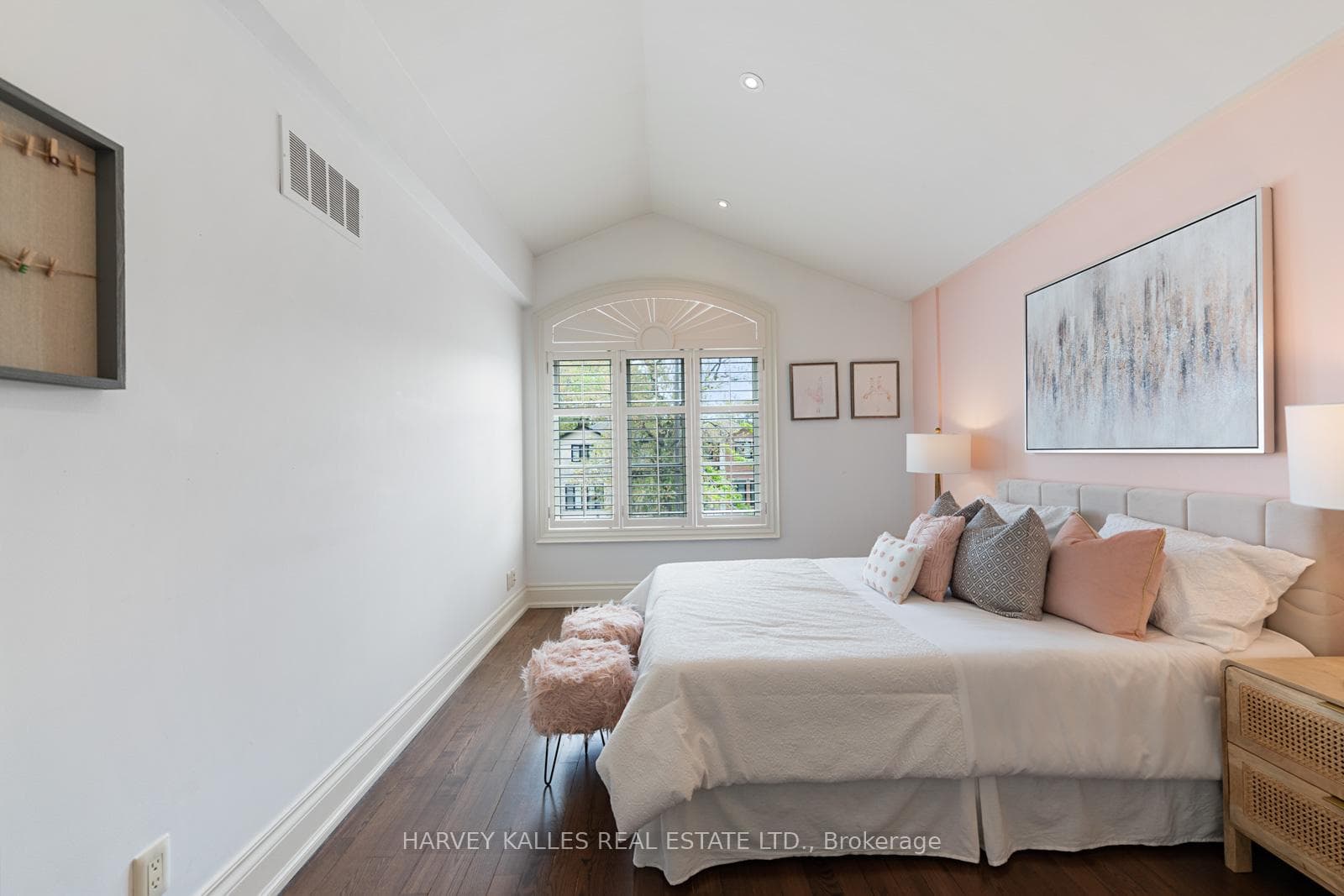 538 Woburn Avenue photo 35