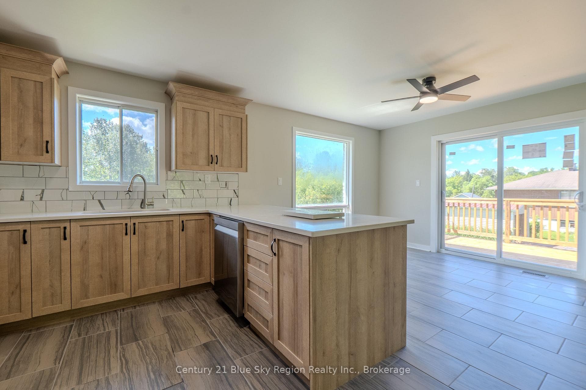 418 Laurier Street photo 16
