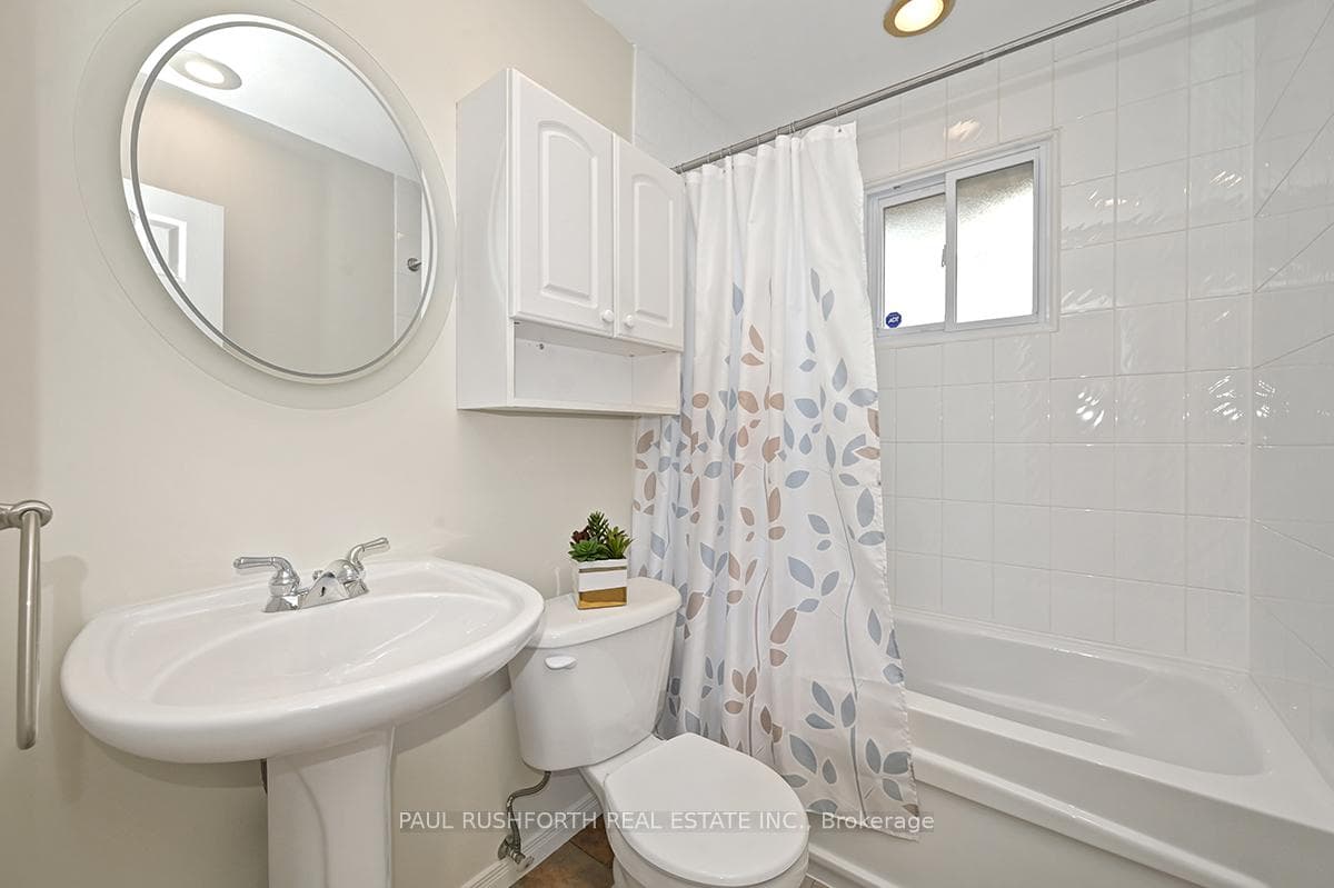 1214 Castle Hill Crescent photo 16