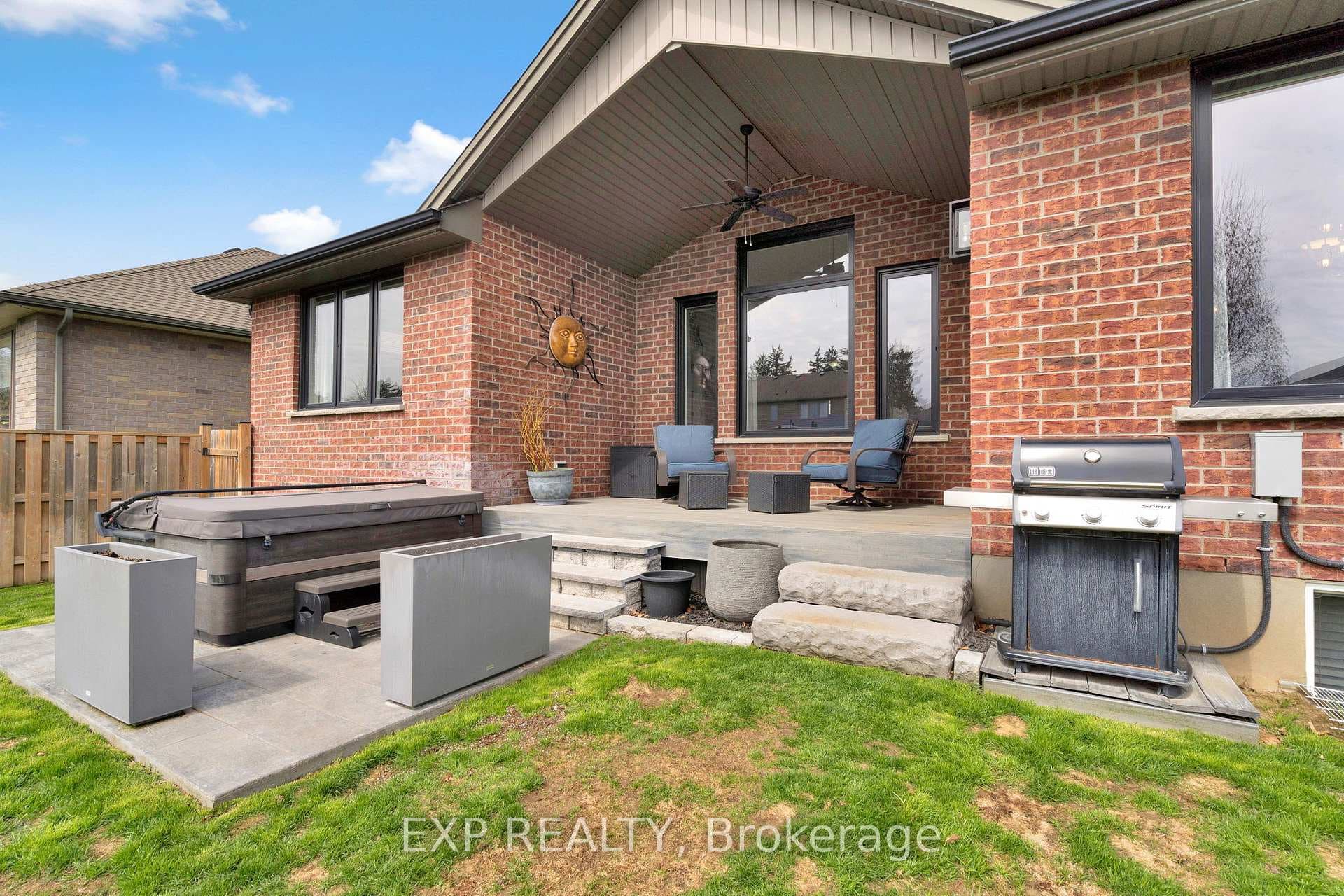 493 Bennett Crescent photo 39