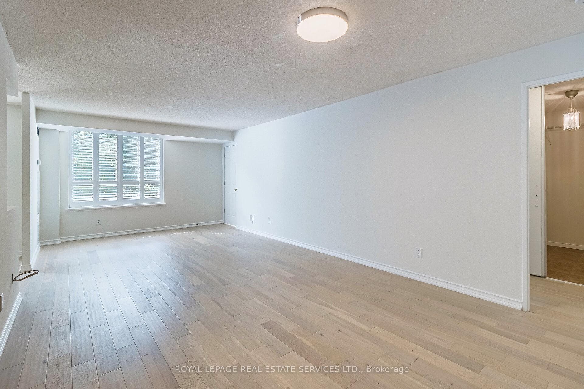 1485 Lakeshore Road Unit 312 photo 10