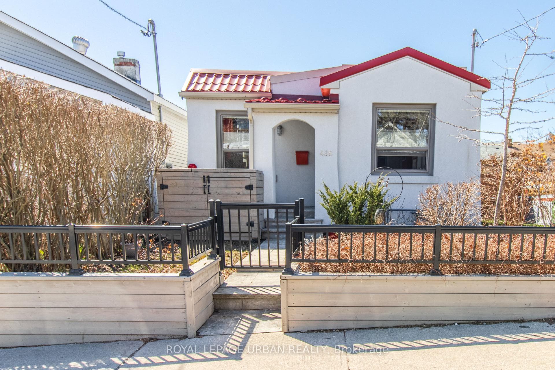 438 Woodfield Road photo 1
