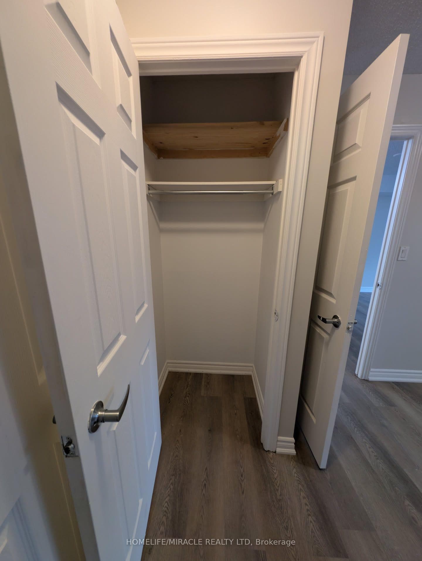 225 Wellesley Street Unit 607 photo 19