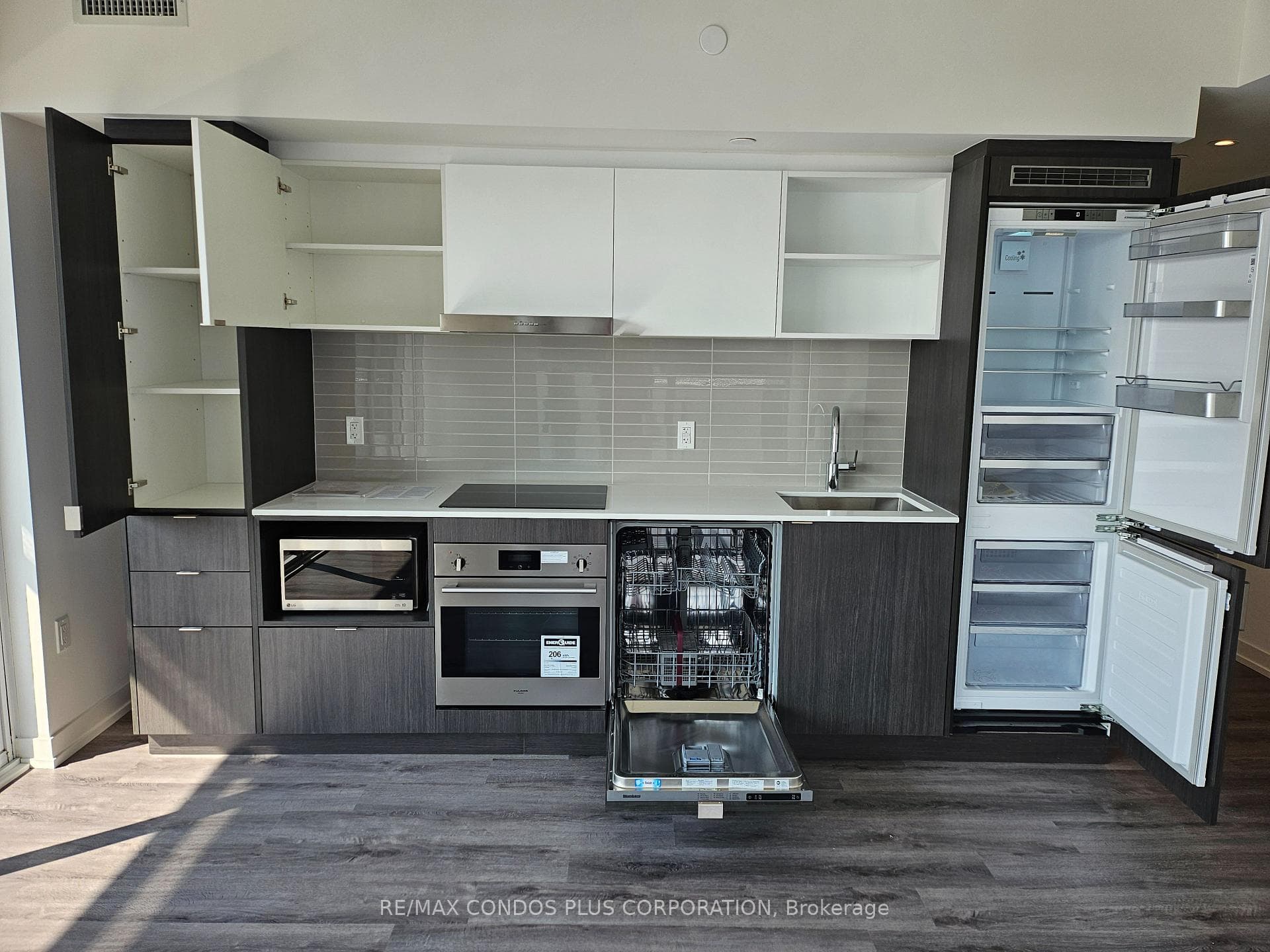 138 Downes Street Unit 3711 photo 11