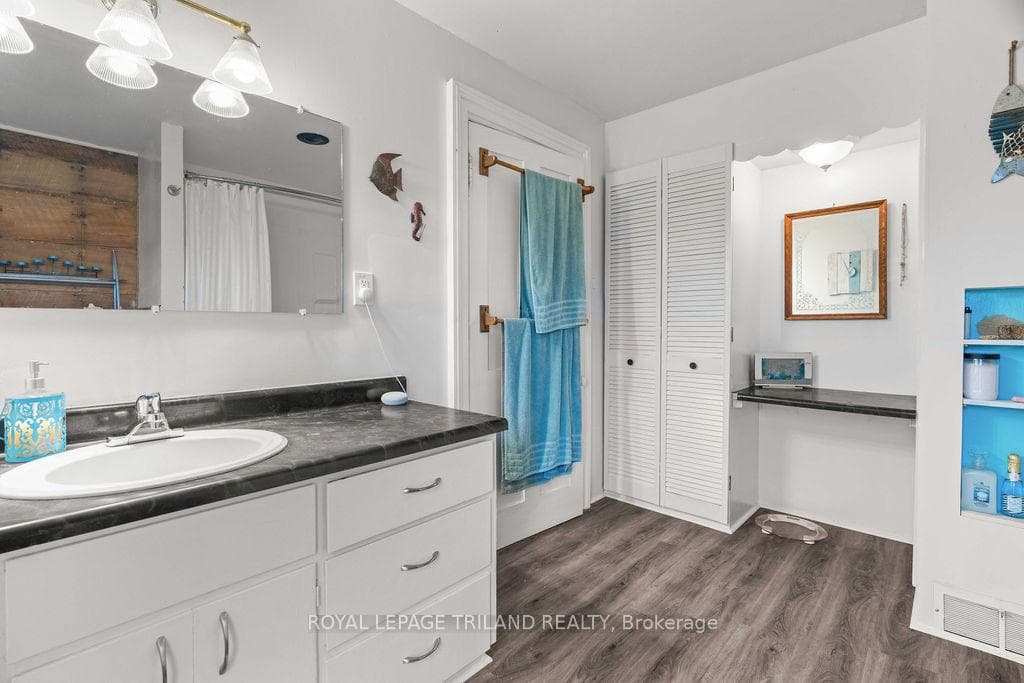 22410 MCARTHUR Road photo 27