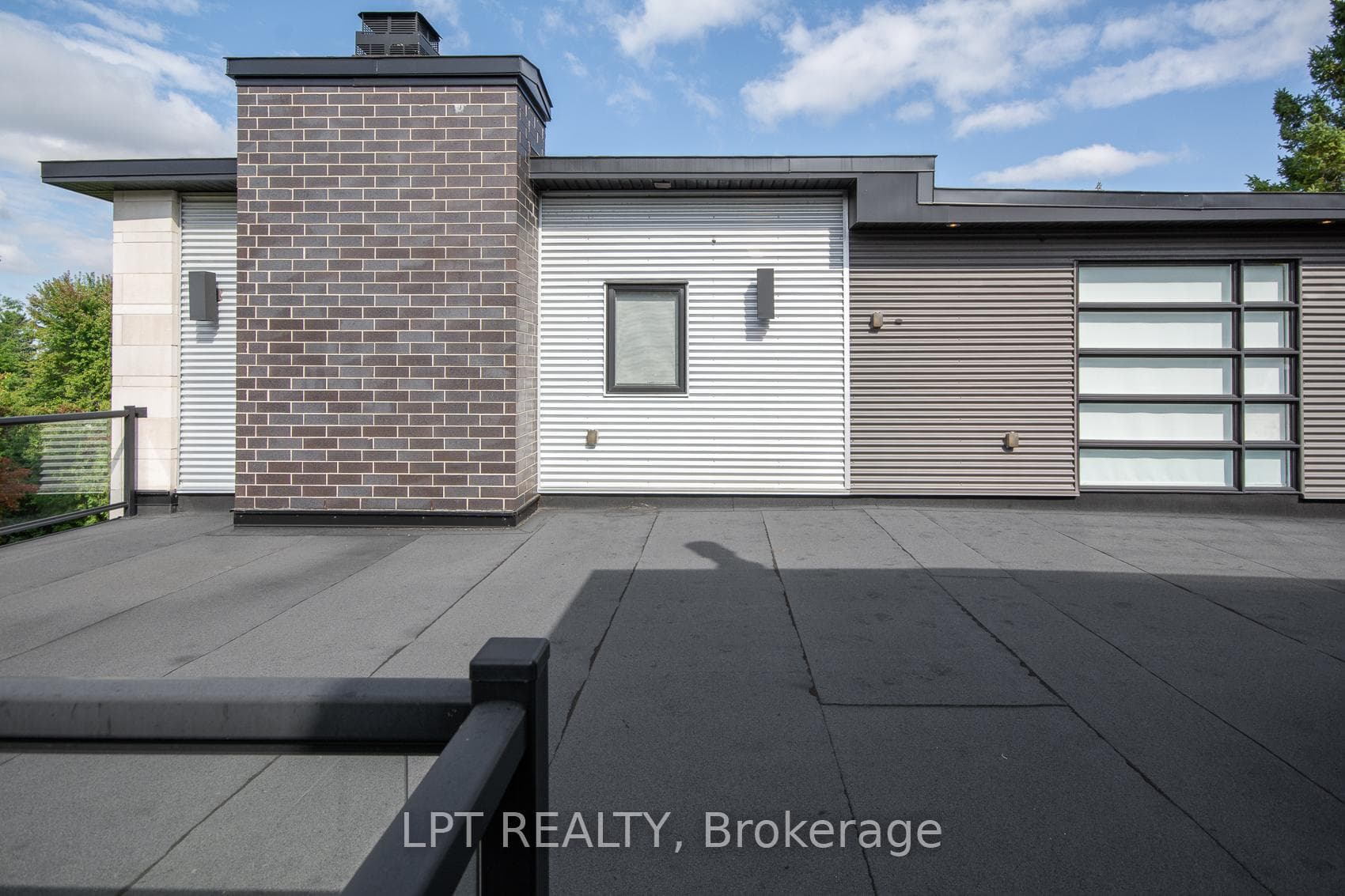 847 Walkley Road photo 32