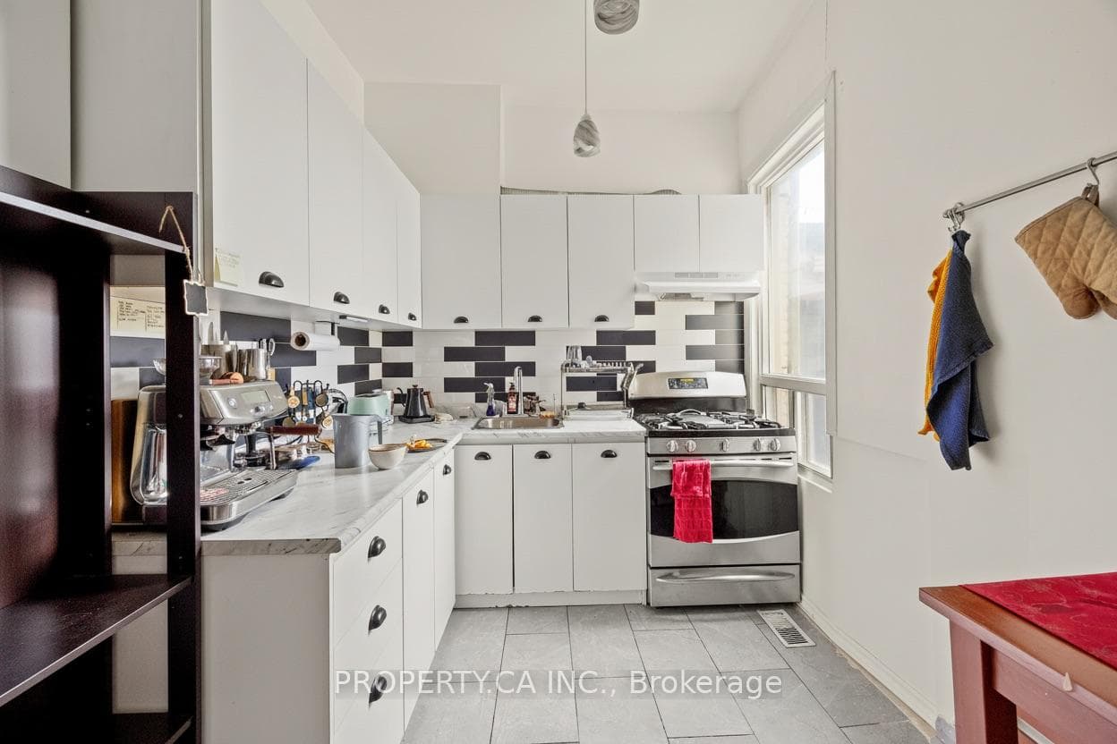 50 Grove Avenue photo 23