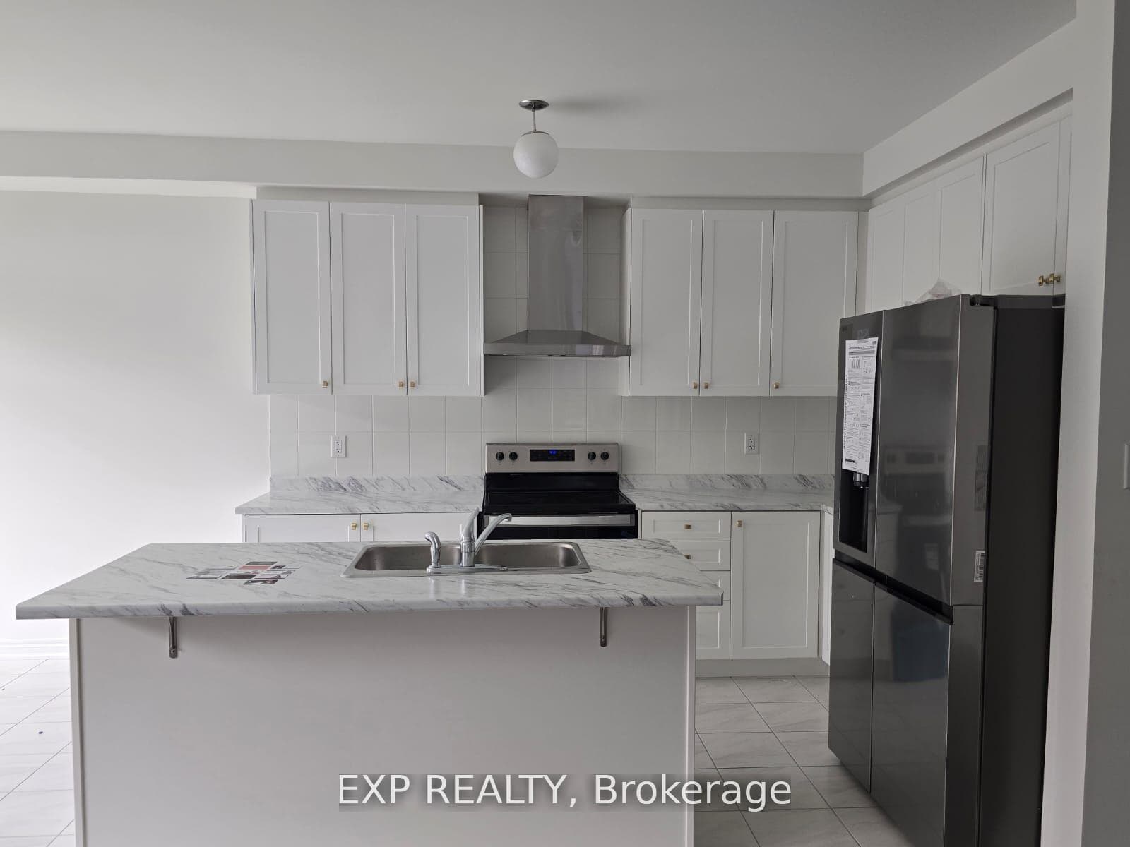80 Singhampton Road photo 6