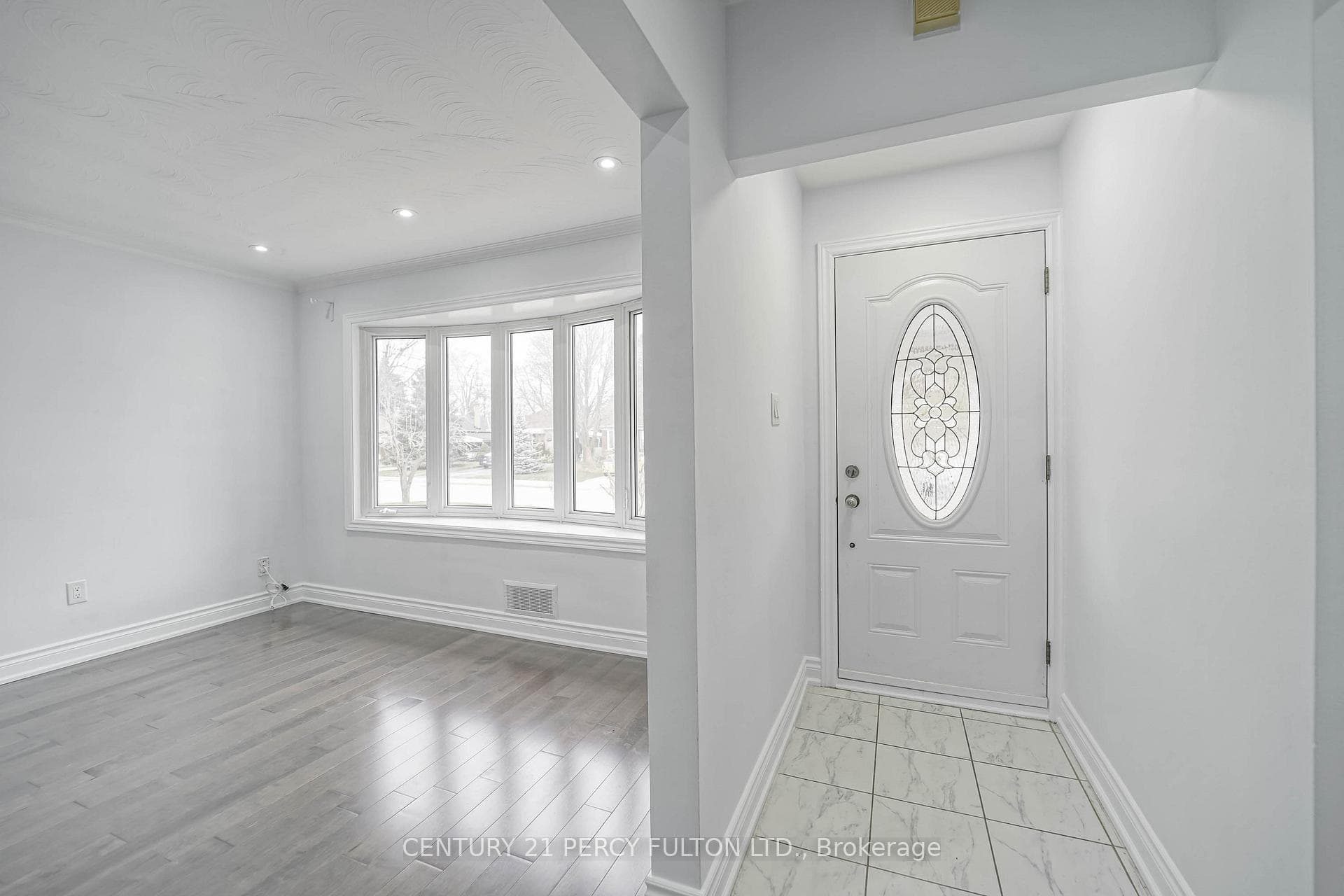72 Lynvalley Crescent photo 3