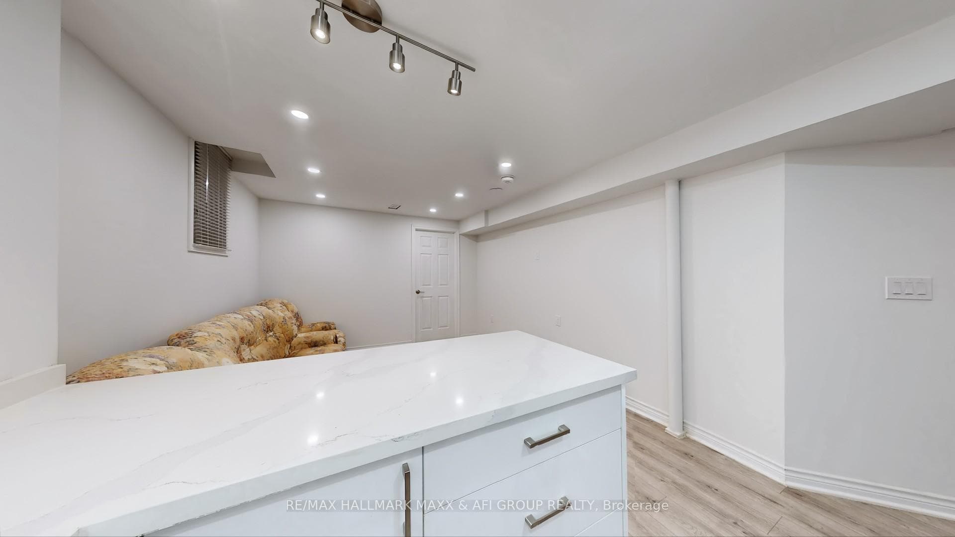 719 Shanahan Boulevard Unit Basement A photo 9