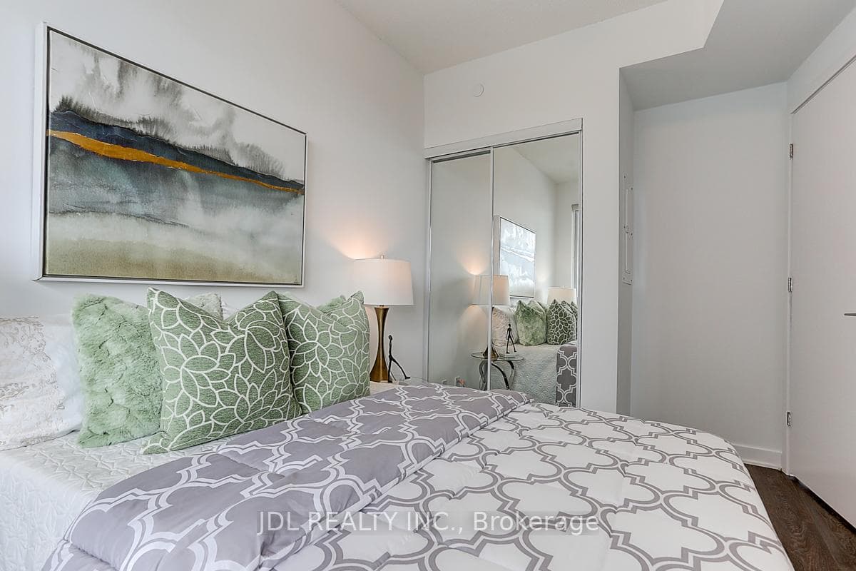 2221 Yonge Street Unit 2303 photo 15