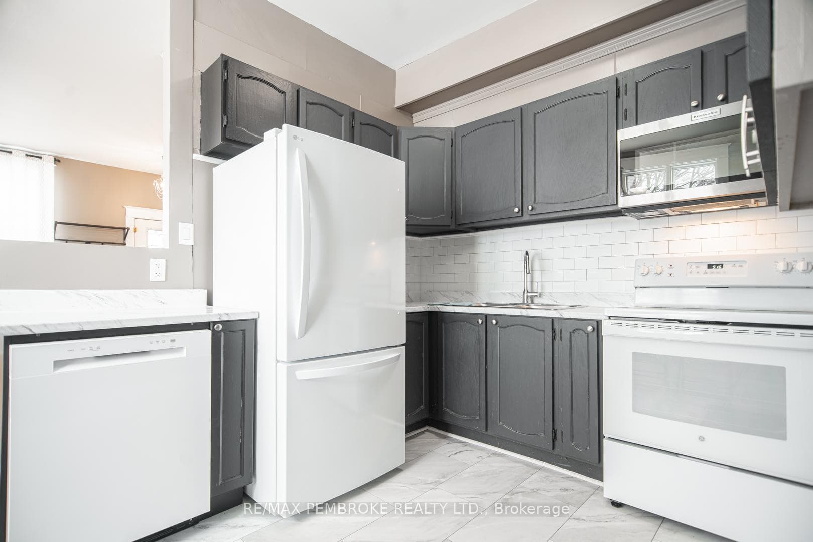 359 Metcalfe Street photo 8