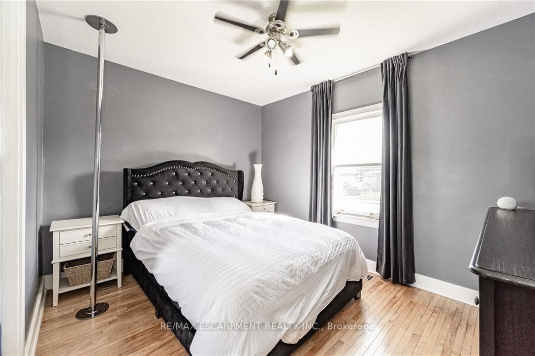 419 Talbot Street photo 16