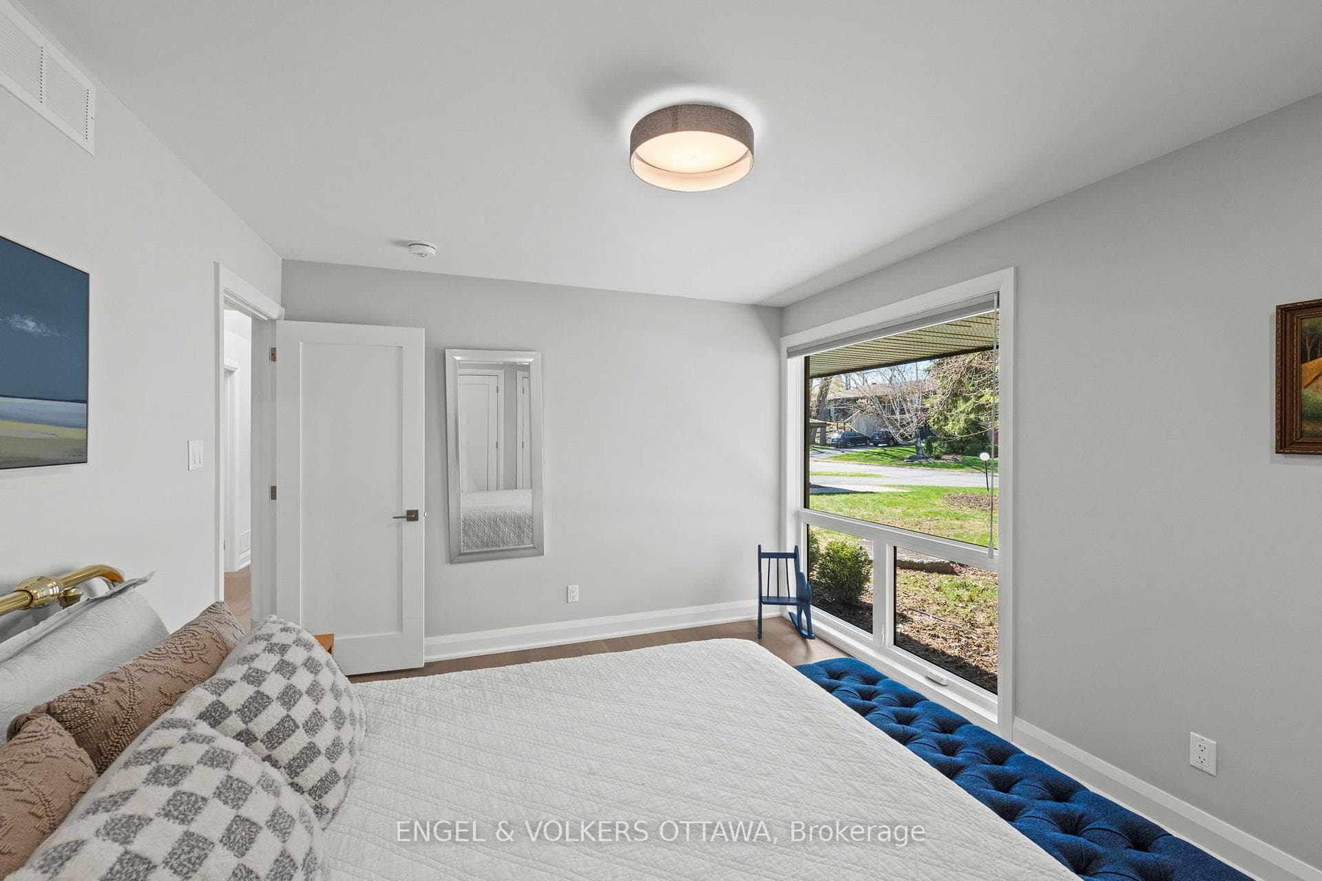51 Lismer Crescent photo 28