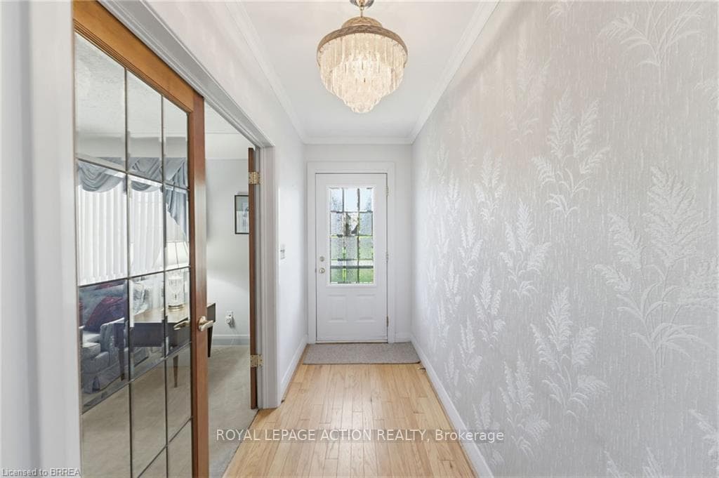 90 Henderson Avenue photo 6