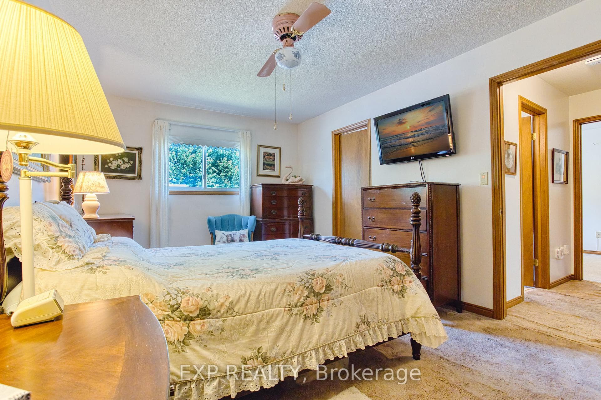 50 Sandra Crescent photo 14