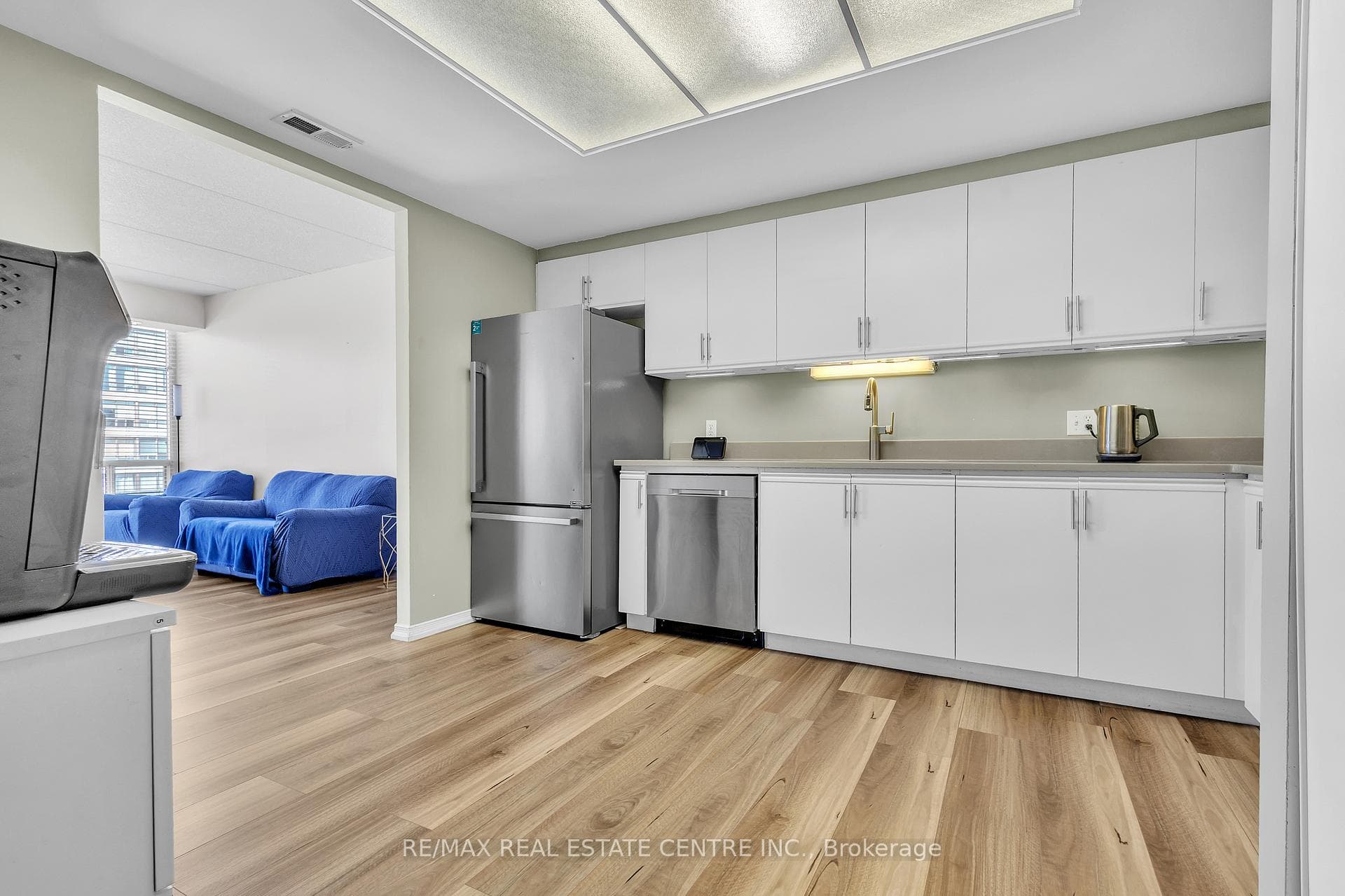 105 BAGOT Street Unit 202 photo 7