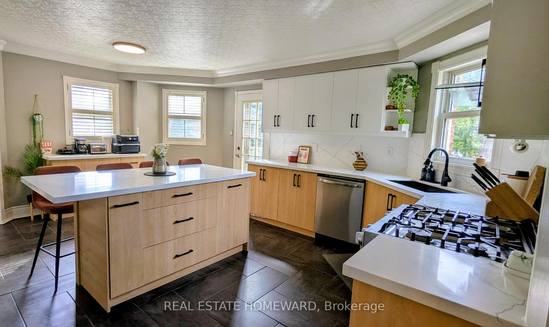 16 Wells Crescent photo 7