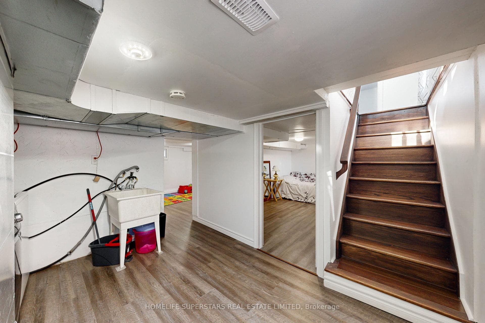 256 Annis Street photo 32