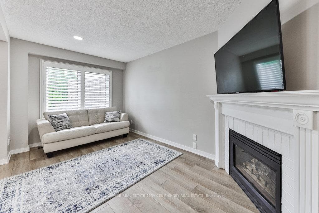 5133 Lampman Avenue photo 13